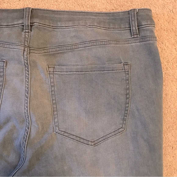 Lane Bryant Mid Rise Super Stretch Skinny Jeans Womens Size 20 Grey Distressed - Picture 10 of 14